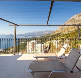 1 Bedroom Apartment with 2 Shared Pools, sleeps 2